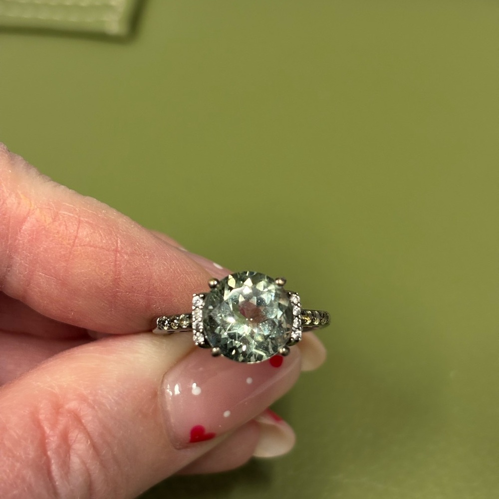 Elegant Silver and Green Gemstone Ring